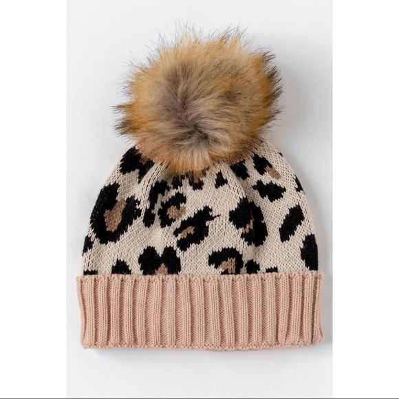 Francesca's Collections Accessories - Francesca’s GABRIELLE LEOPARD BEANIE HAT